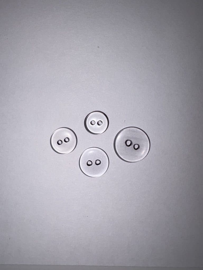 BOTÓN OJOS NEGROS 2 HUECOS